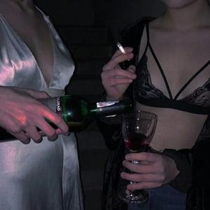 英语班长乖乖挽起裙子怎么写作文
